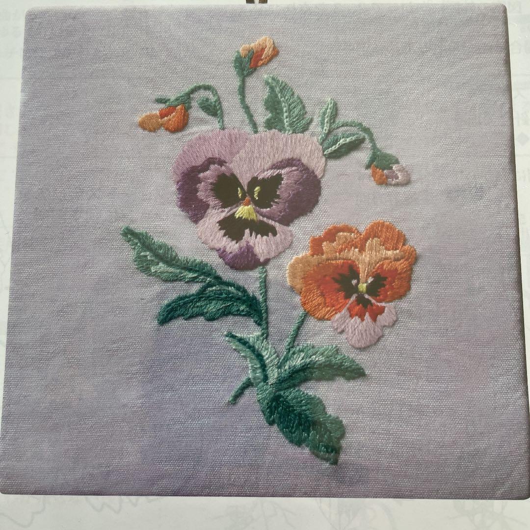 DMCの刺しゅう糸で描くお花のタペストリー