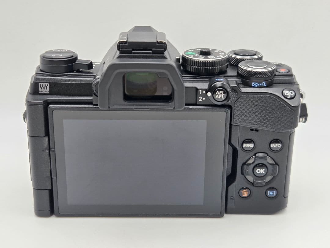 OLYMPUS OM-D E-M5 MARK iii ボディブラック