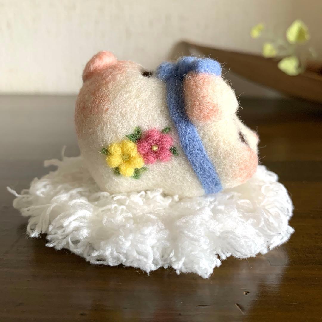 ぷ*子様 羊毛フェルト　ぶた貯金箱