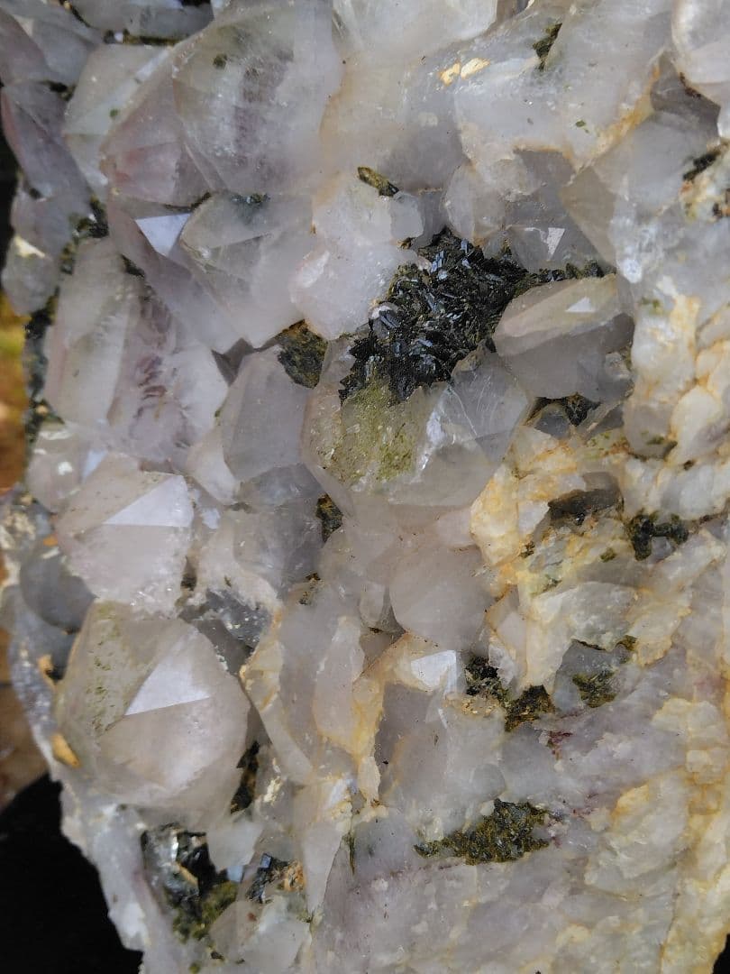 水晶 エピドート 共生クラスター 2.1kg －ｍｔ552