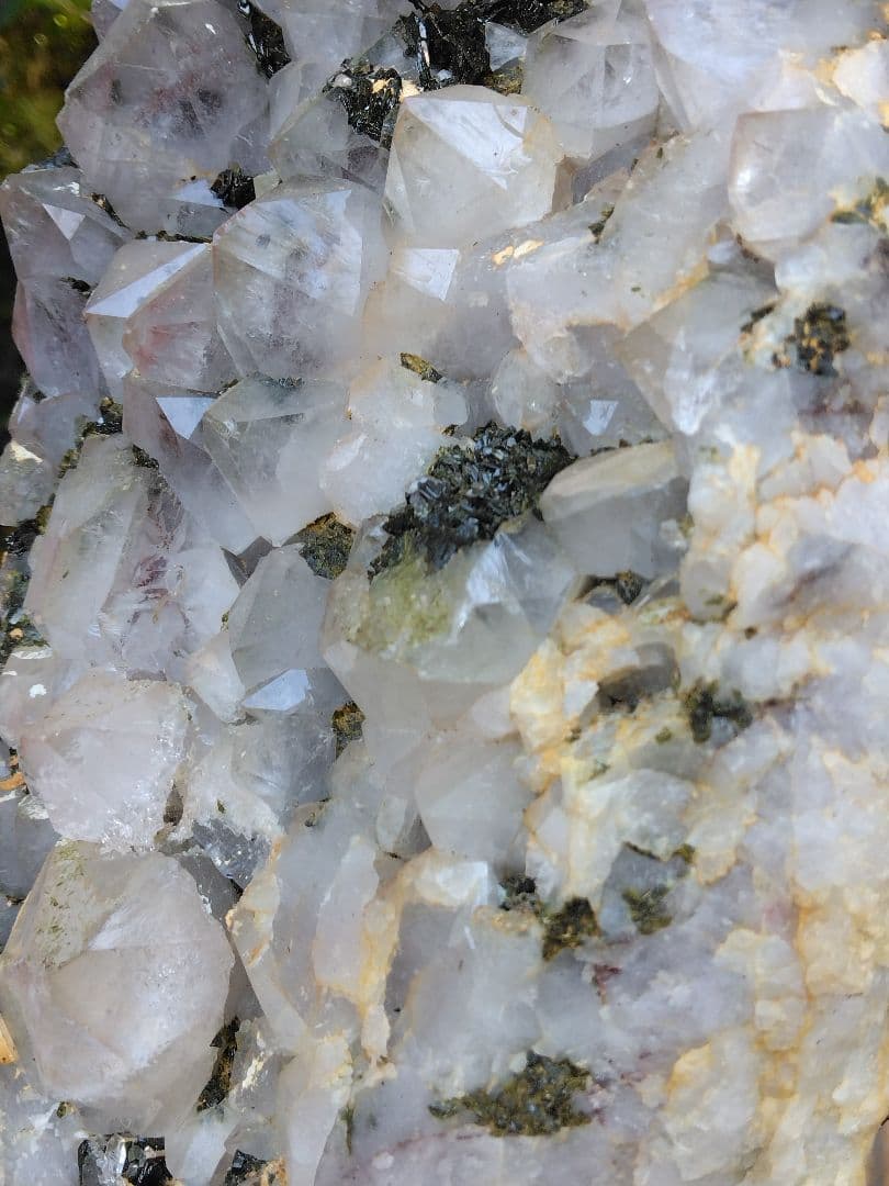 水晶 エピドート 共生クラスター 2.1kg －ｍｔ552