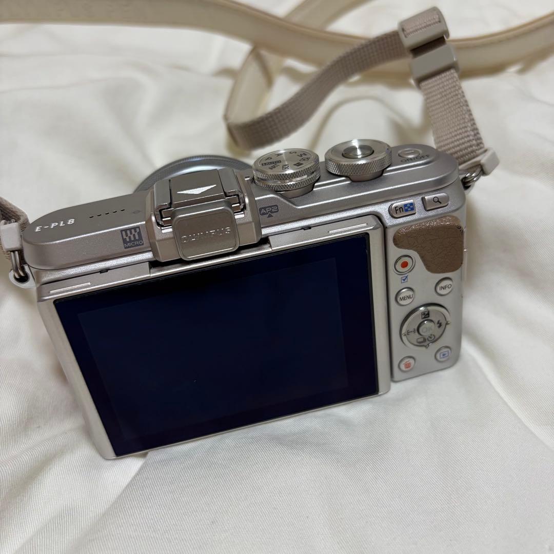【美品】OLYMPUS PEN E-PL8 ダブルズームキットSDカード32GB