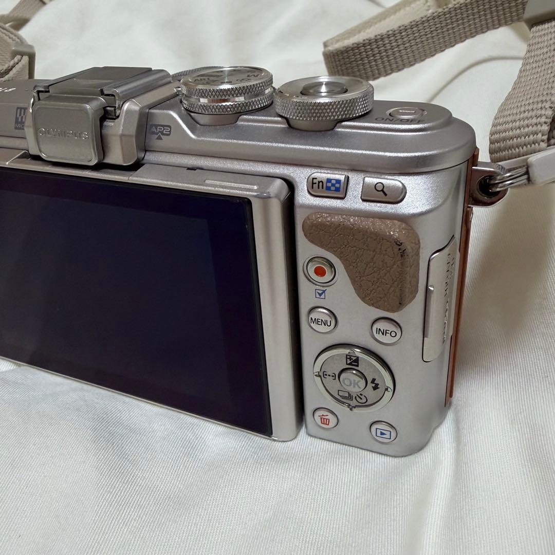 【美品】OLYMPUS PEN E-PL8 ダブルズームキットSDカード32GB