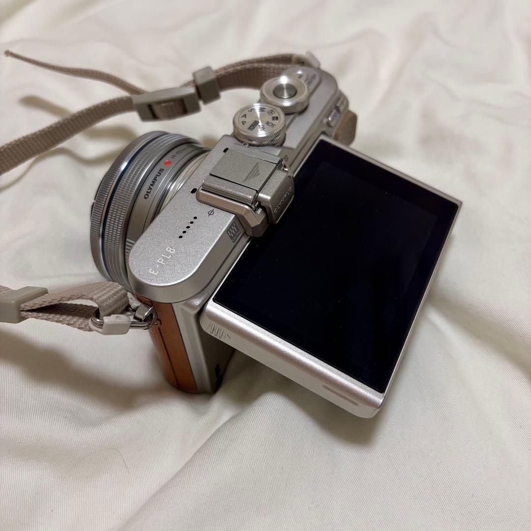 【美品】OLYMPUS PEN E-PL8 ダブルズームキットSDカード32GB