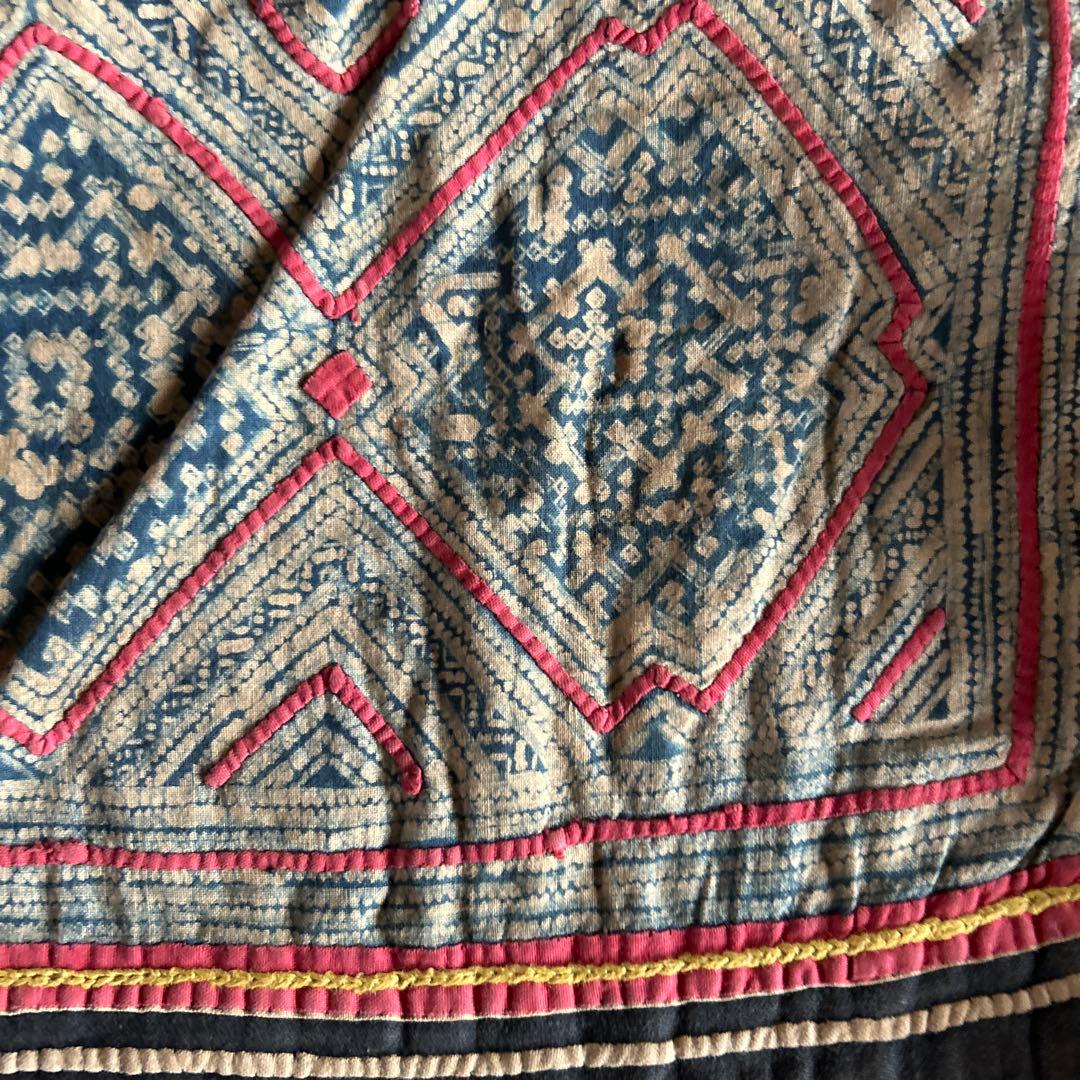 カ*ラ様 古古布・モン族藍染めバティック布手刺繍おんぶ布
