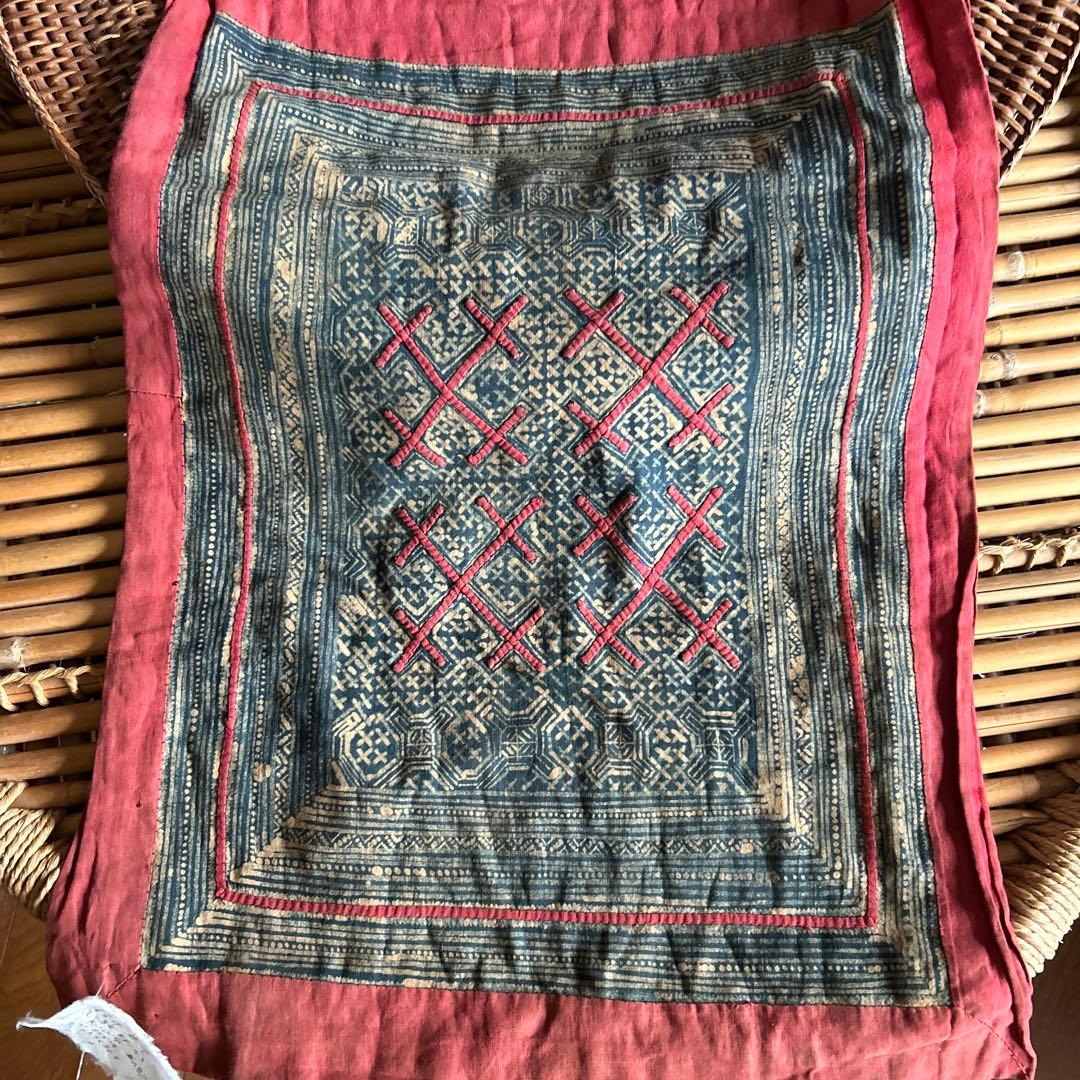 カ*ラ様 古古布・モン族藍染めバティック布手刺繍おんぶ布