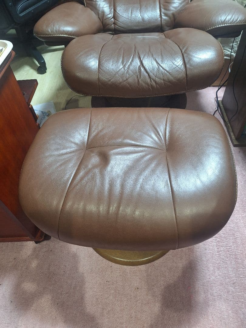 【引き取り専用】(値下げ)レザーリクライニングチェアとオットマン カリモク