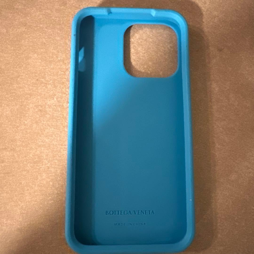 BOTTEGA VENETA iphone 14 pro シリコンケース 青