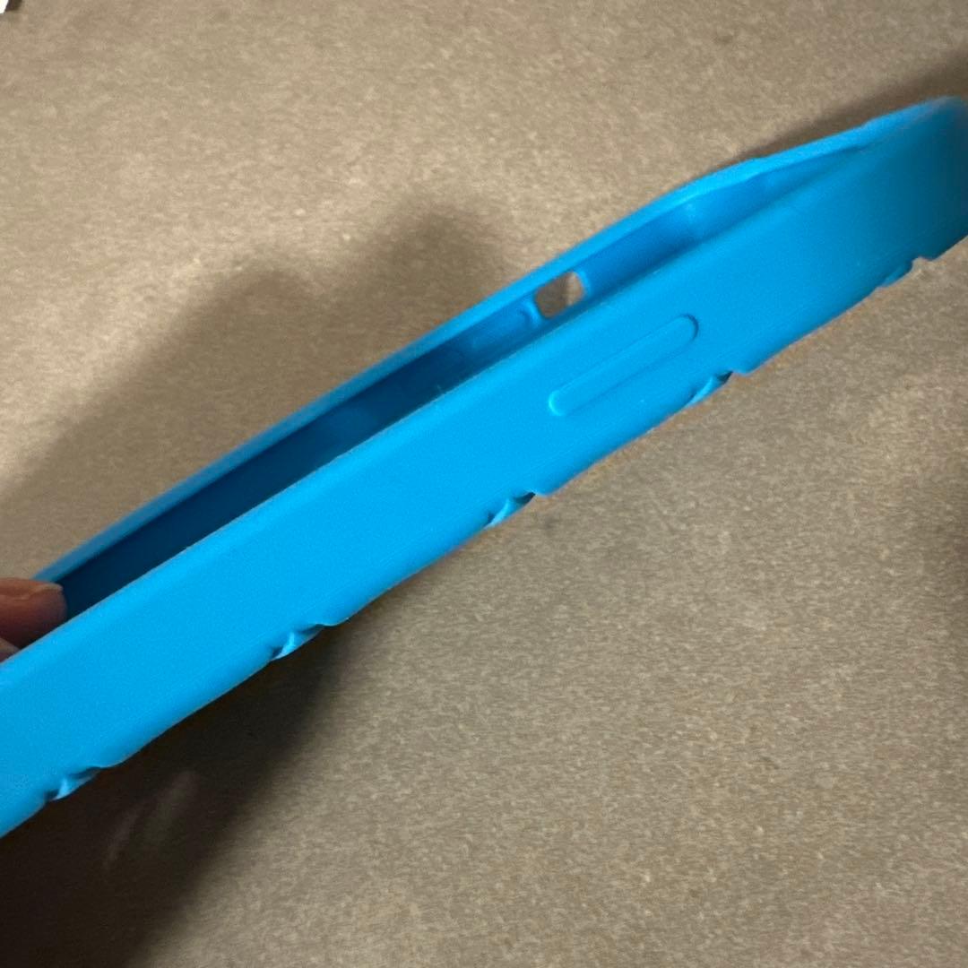 BOTTEGA VENETA iphone 14 pro シリコンケース 青