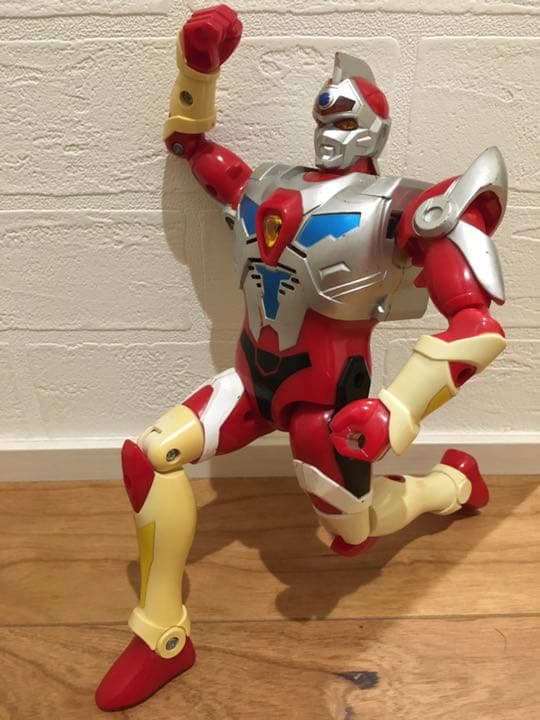 電光超人グリッドマン！？で合ってますか？フィギュア