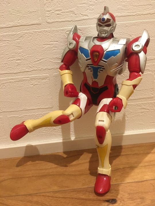電光超人グリッドマン！？で合ってますか？フィギュア