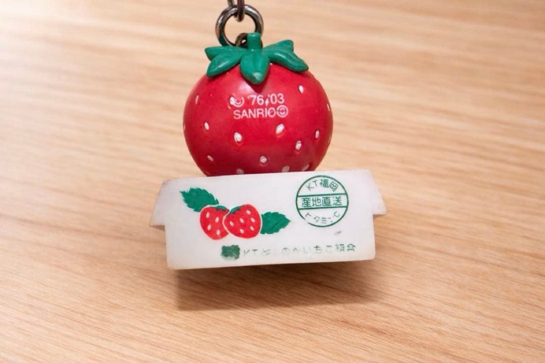 【希少/レア】ご当地キティ 博多とよのかいちごストラップ 限定品