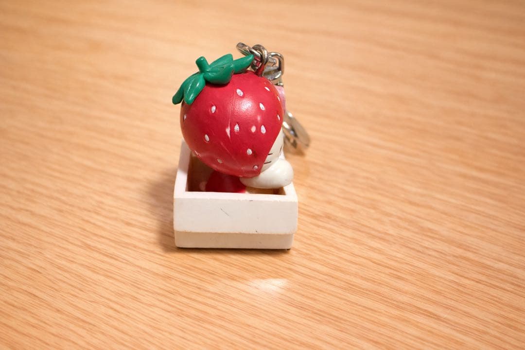 【希少/レア】ご当地キティ 博多とよのかいちごストラップ 限定品