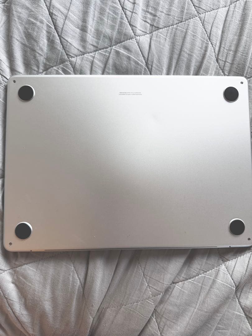 Apple MacBook Air M3 8GB 本体