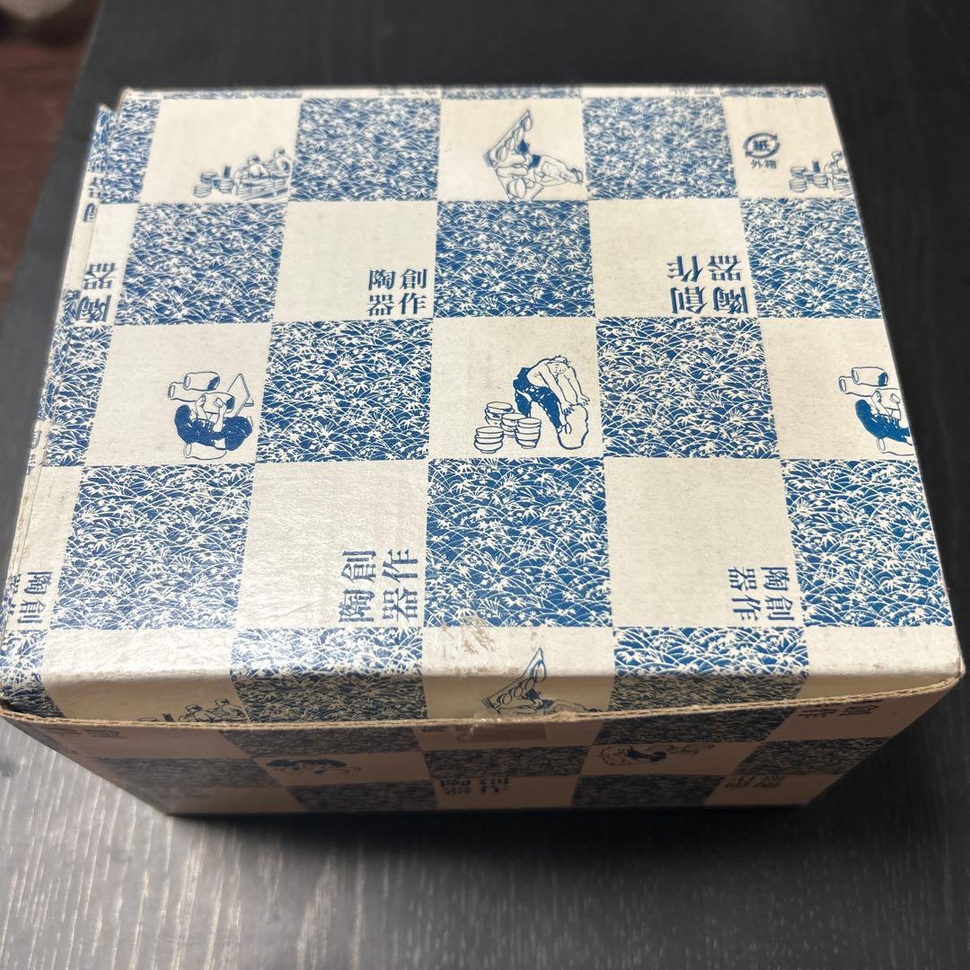 三重県四日市市の伝統工芸品である萬古焼（ばんこやき）の急須です