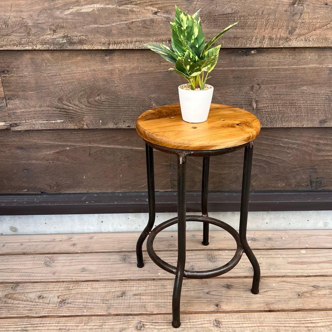 チーク材とアイアンのスツール 無垢材 木製スツール カフェ椅子 ナチュラルウッド