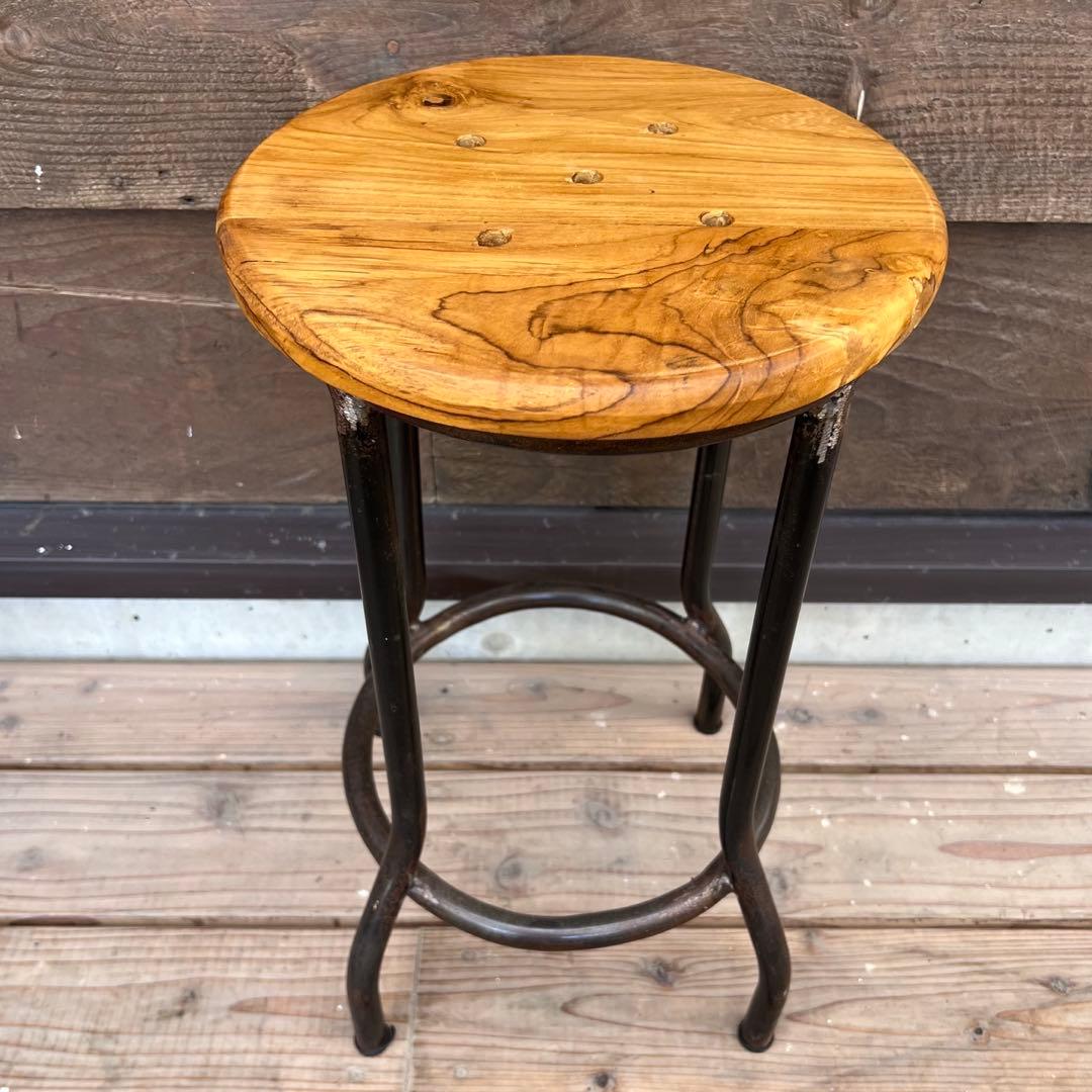 チーク材とアイアンのスツール 無垢材 木製スツール カフェ椅子 ナチュラルウッド