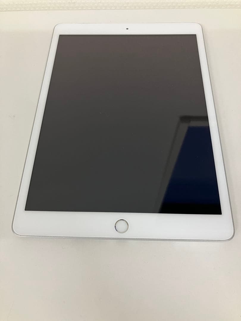 iPad 第8世代 シルバー セルラーモデル