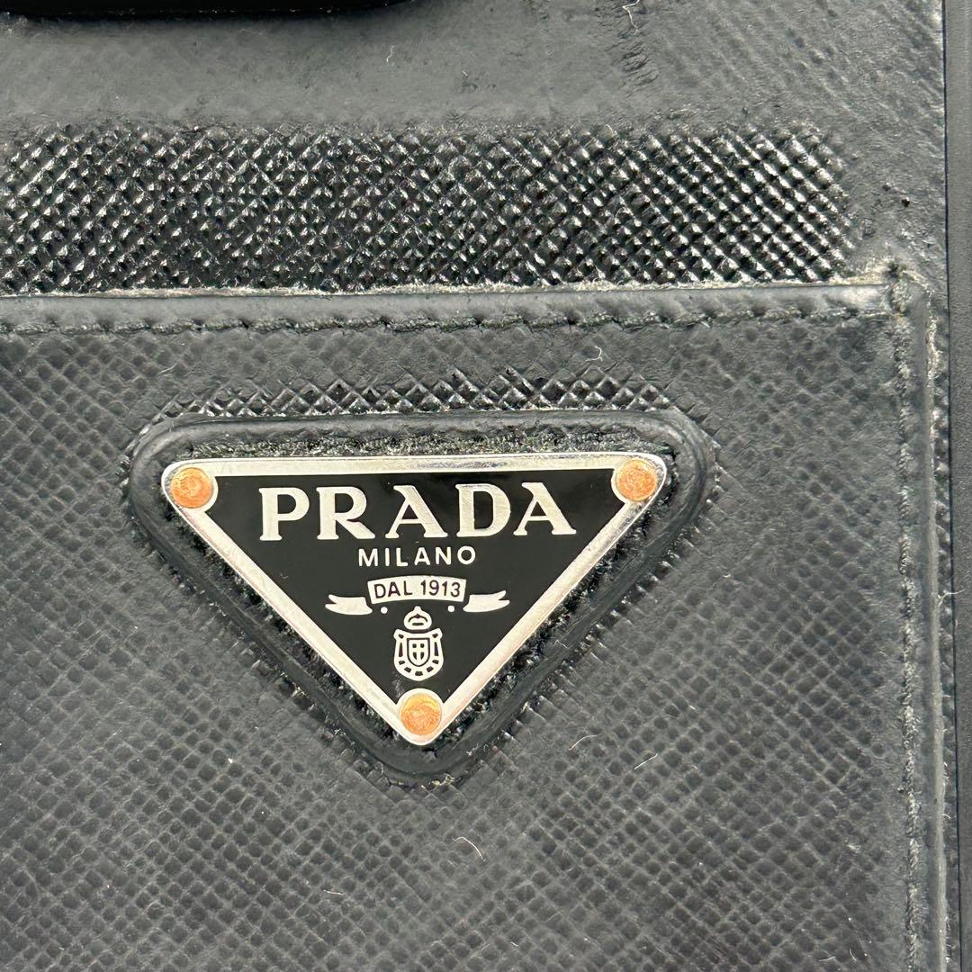 【PRADA】iPhone14pro サフィアーノレザー 三角ロゴ プレート 黒