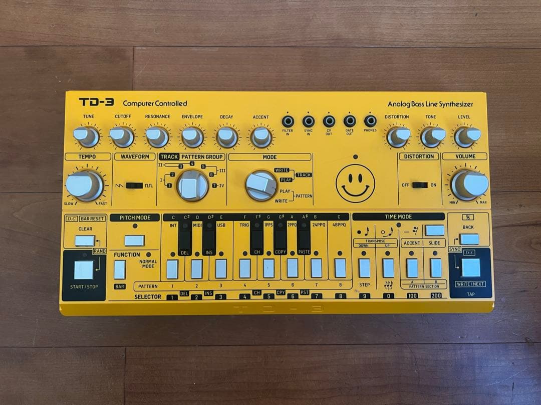 TD-3 アナログベースシンセサイザー