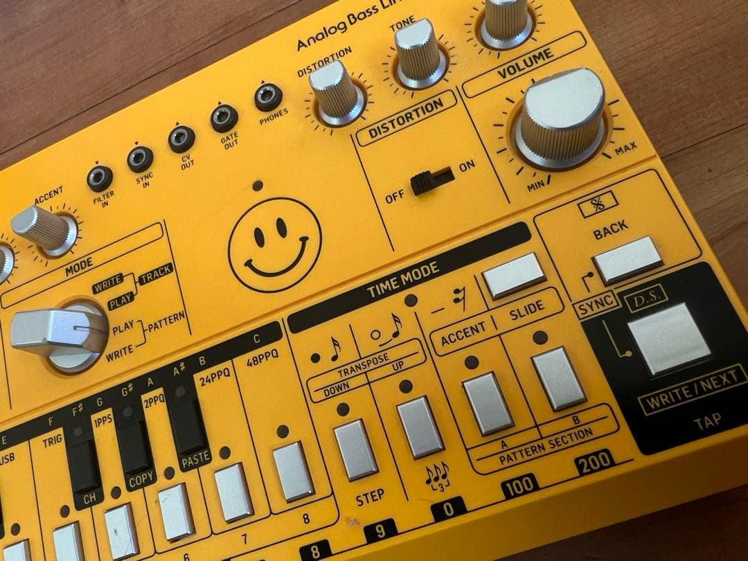 TD-3 アナログベースシンセサイザー