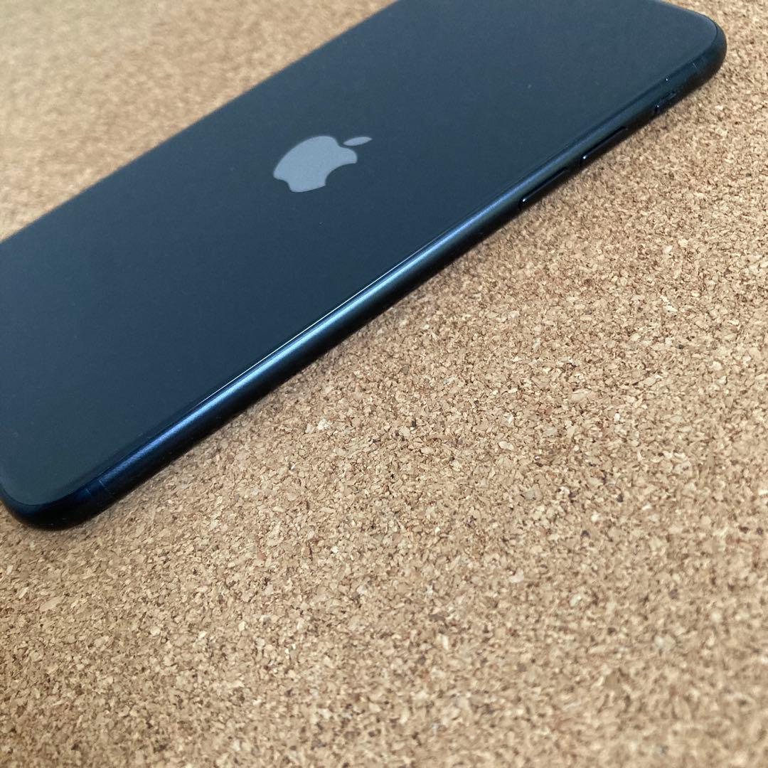 4153【早い者勝ち】美品☆電池新品☆iPhoneSE2 64GB SIMフリー