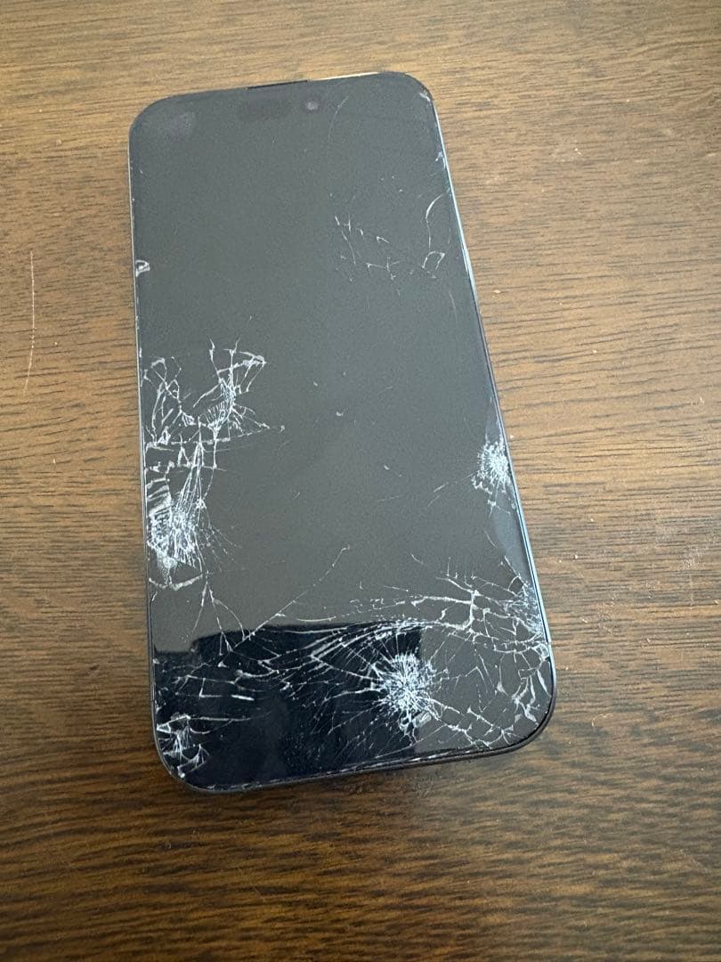 iPhone 15 Pro 【1TB】画面ひび割れ