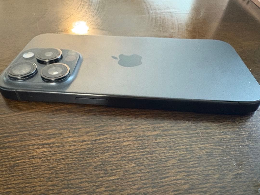 iPhone 15 Pro 【1TB】画面ひび割れ