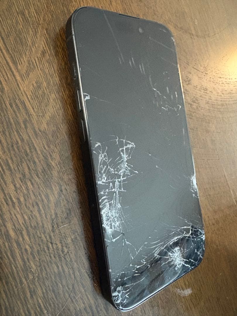 iPhone 15 Pro 【1TB】画面ひび割れ