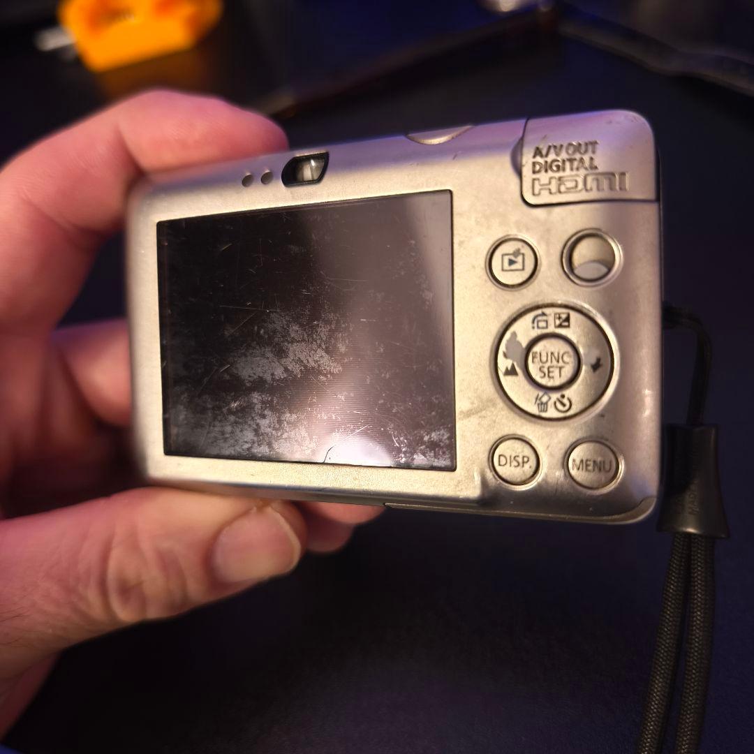 ジャンク Canon IXY 210is シルバー