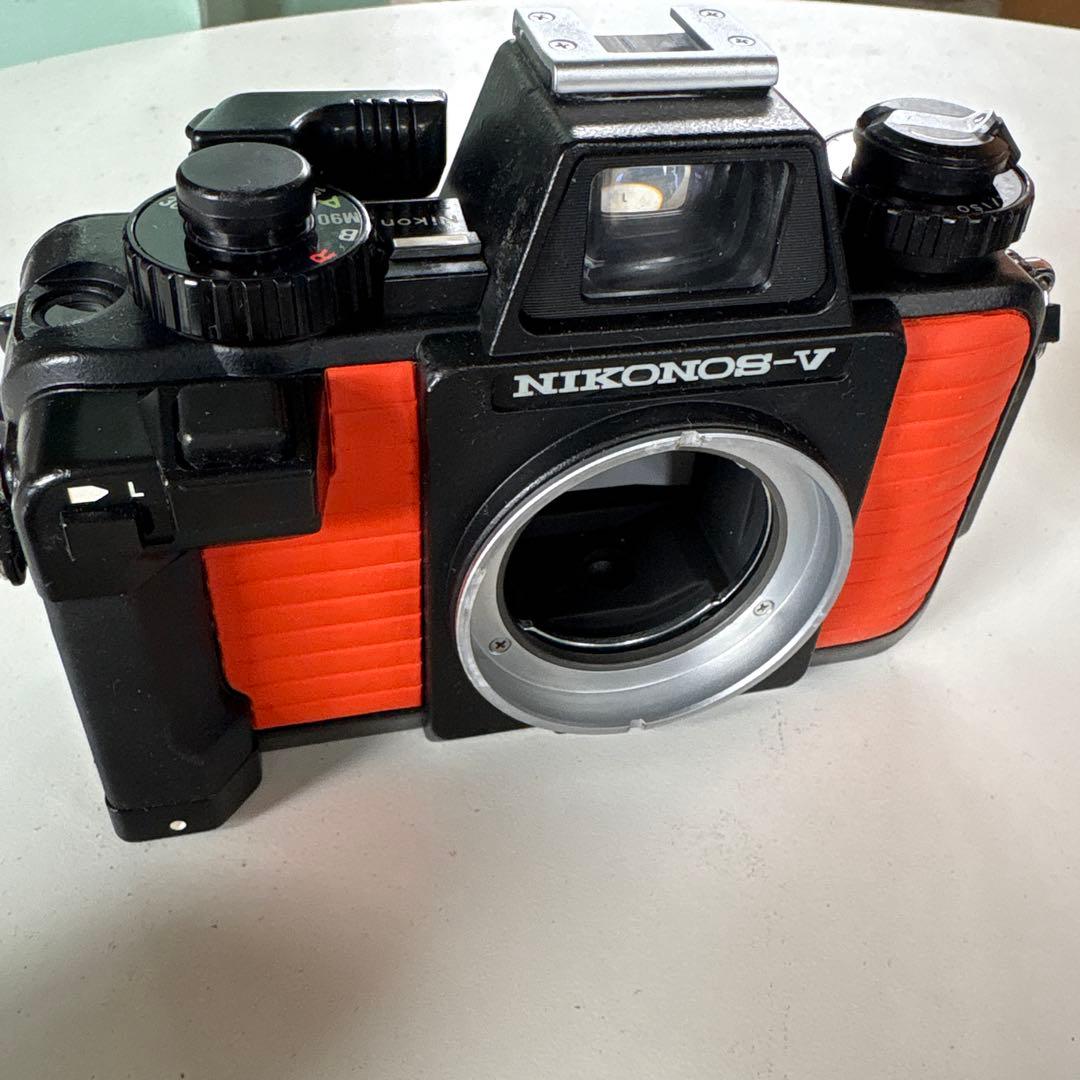 ジャンク品　Nikon NIKONOS-V 水中カメラとストロボ　付属品まとめ