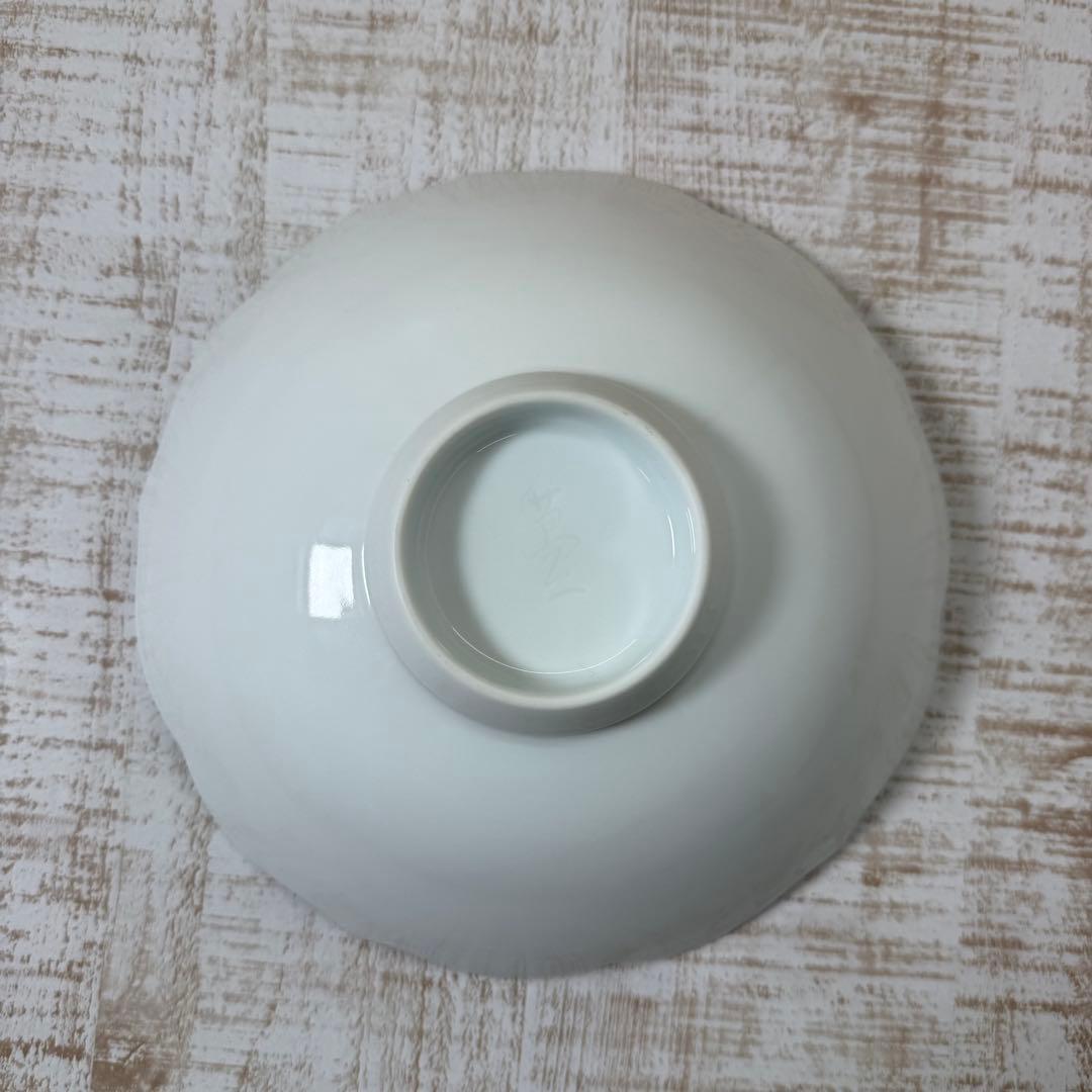 人間国宝井上萬二作　白磁緑釉牡丹彫紋　菓子鉢　共箱　栞