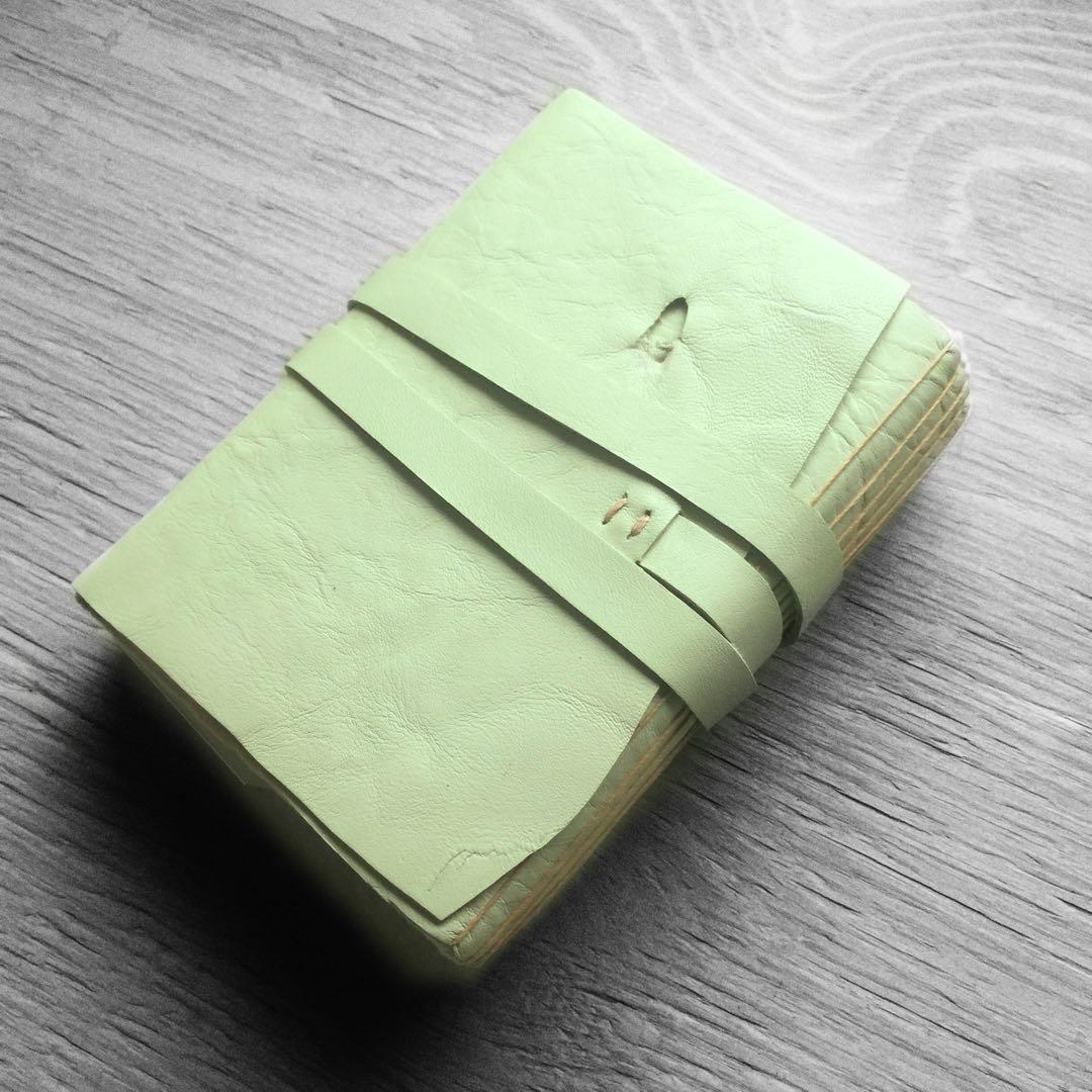 本革表紙の手縫手帳(ペパーミント)
