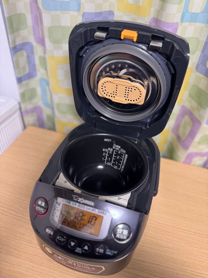 象印 炊飯器 保温機能付き　NP-RN05 3号炊き　圧力　ブラック