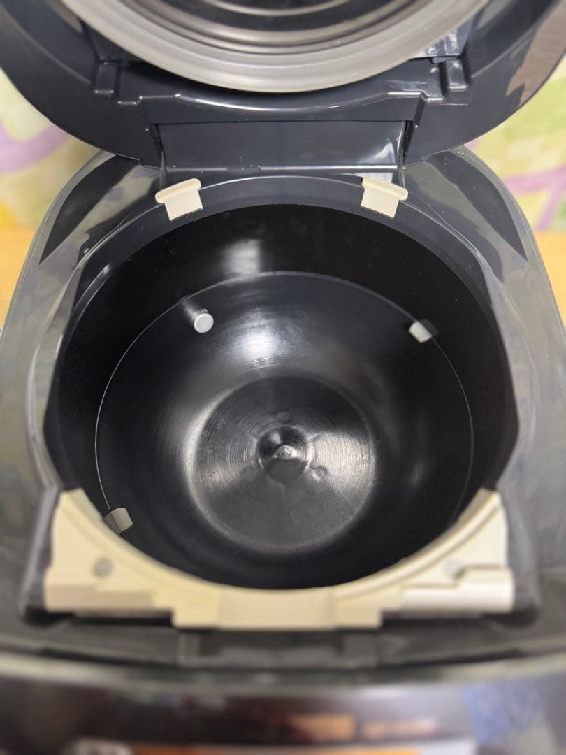 象印 炊飯器 保温機能付き　NP-RN05 3号炊き　圧力　ブラック