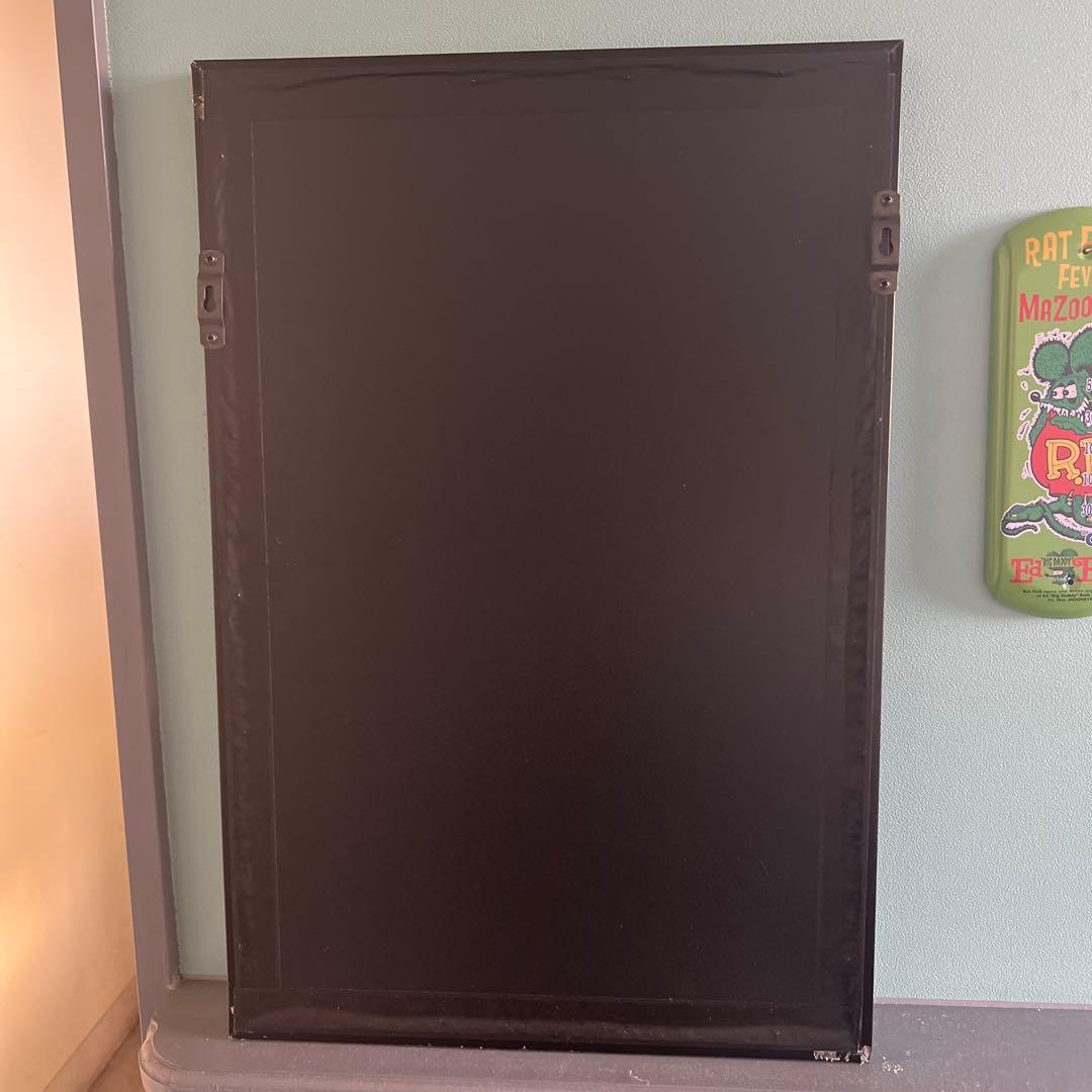 風船を持つ少女 ストリートアート 絵画