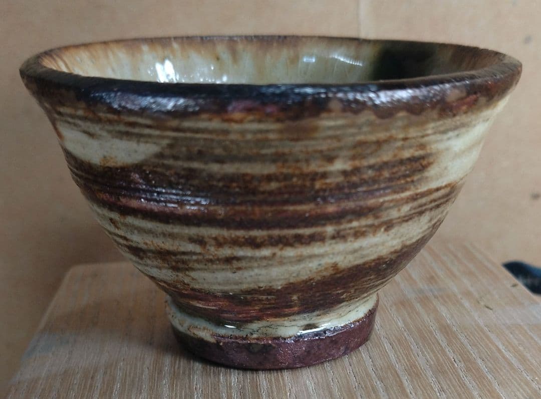 【本物保証】金城次郎 壷屋焼 ぐい呑 共箱 人間国宝 壺屋焼 魚紋ぐい呑 美品