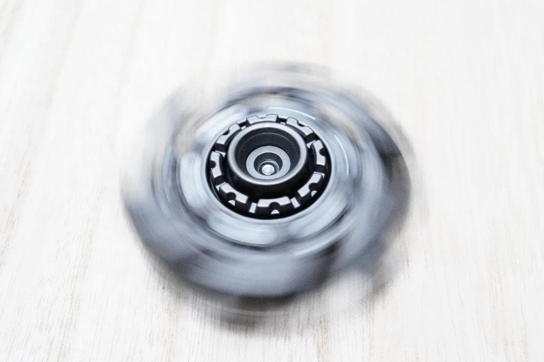 変型ブラックメタル ハンドスピナー 高速 回転 メタル