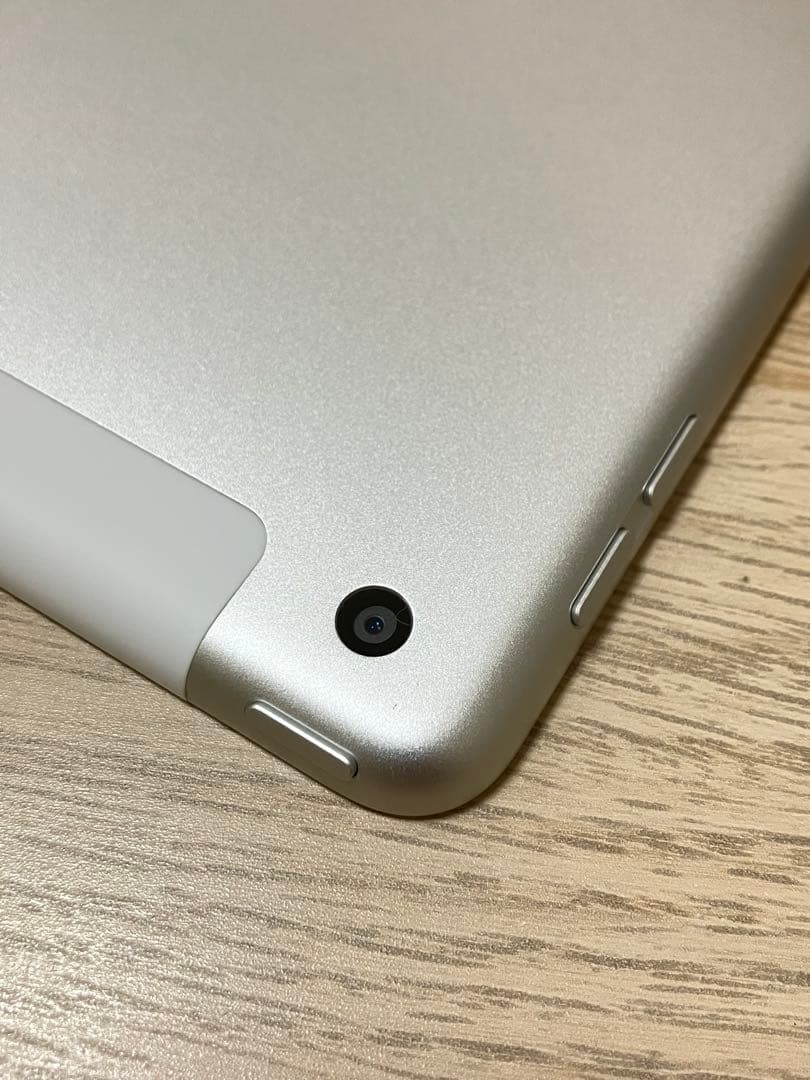バッテリ最大容量100%劣化ナシ iPad第7世代32GBWiFiセルラードコモ
