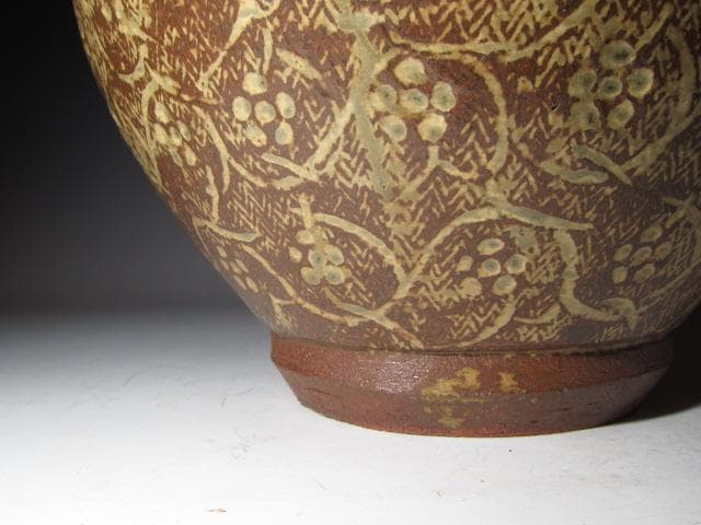 島岡達三 飴釉象嵌唐草文壷 縄文象嵌技法 名工の秀作！o567