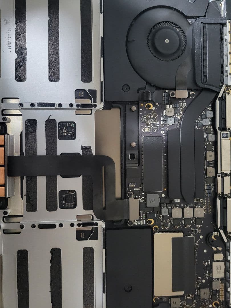 MacBook Pro 2017 ジャンク バッテリー無し