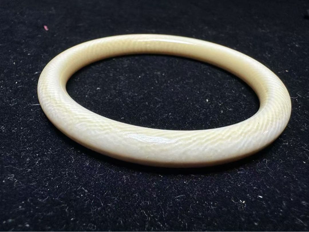バングル　象牙調　天然素材　アンティーク　彫刻 古美術品細密細工骨董コレクション