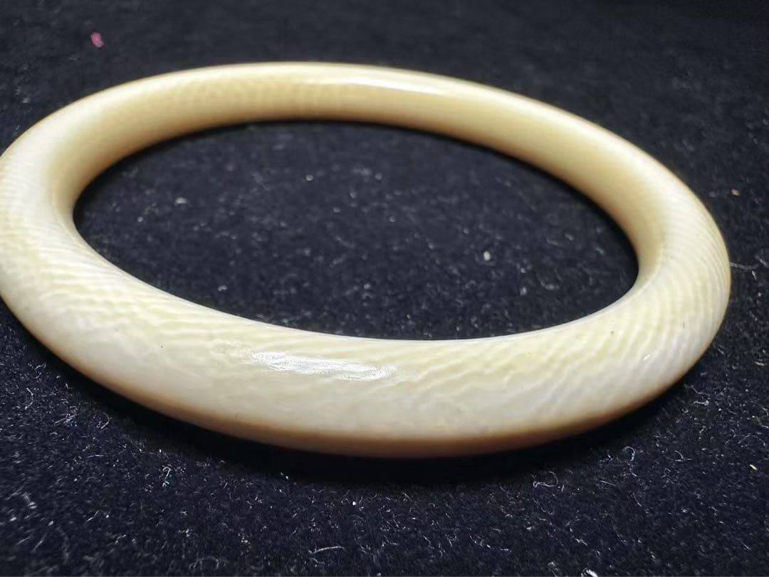 バングル　象牙調　天然素材　アンティーク　彫刻 古美術品細密細工骨董コレクション