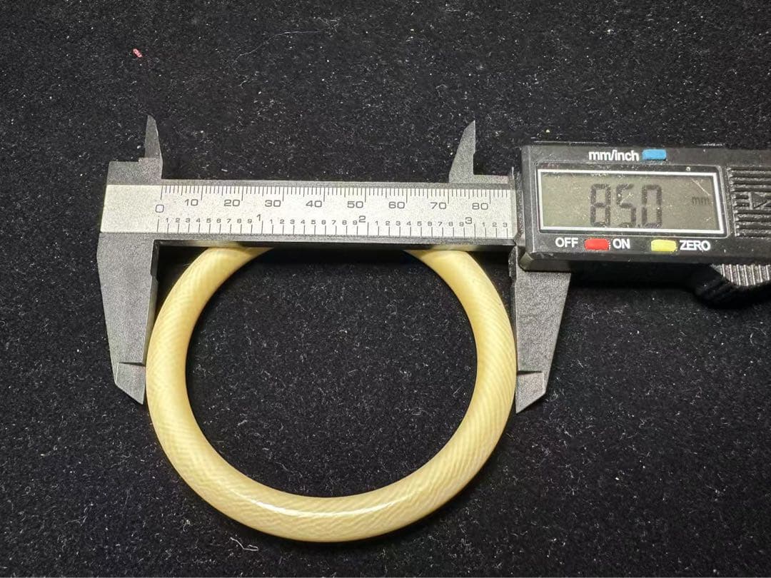 バングル　象牙調　天然素材　アンティーク　彫刻 古美術品細密細工骨董コレクション