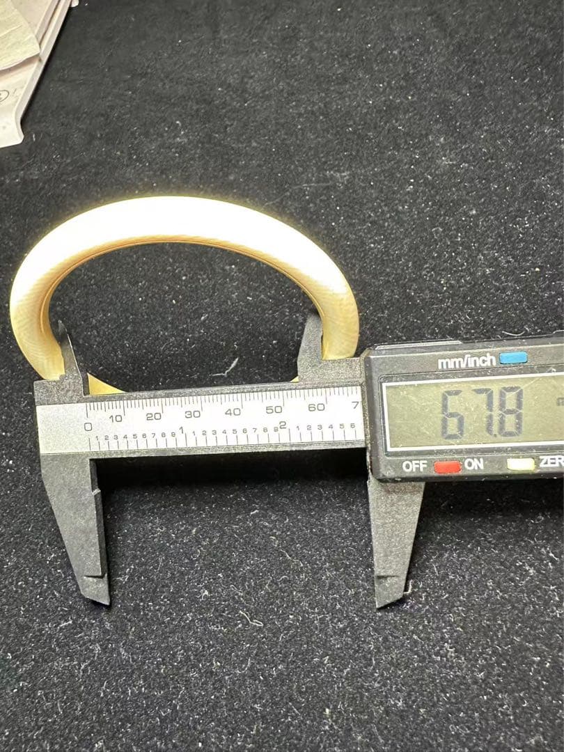 バングル　象牙調　天然素材　アンティーク　彫刻 古美術品細密細工骨董コレクション