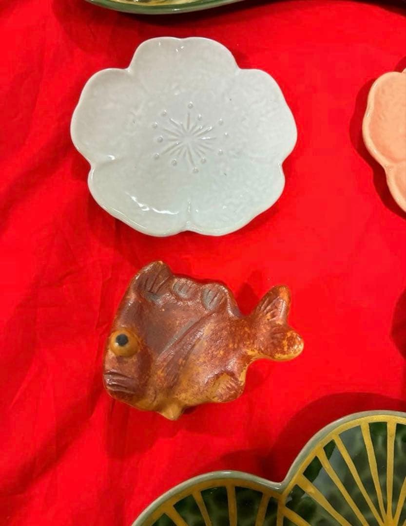 新品未使用　鯛　幸楽窯　小皿　ひな祭り　お雛様有田焼　松　松葉形前菜皿　箸置き