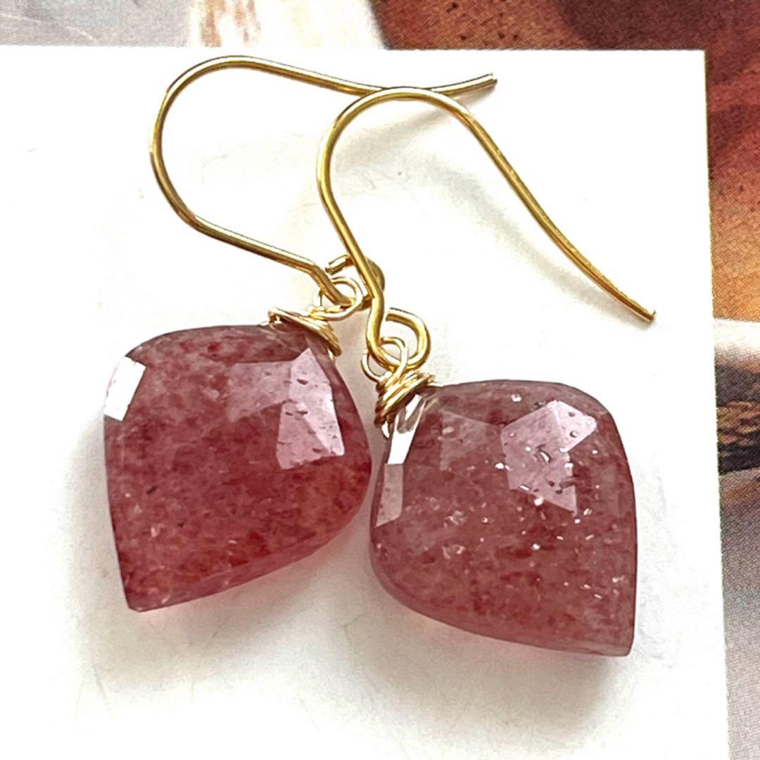 maumaumau☺︎1点作品☆ 変形ストロベリークォーツピアス