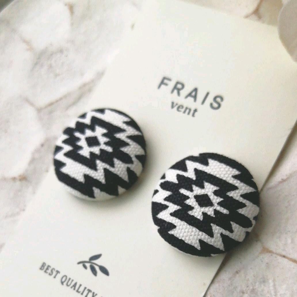 再販　オルテガ　ボタン　ピアス　イヤリング　ネイティブ　ブラック　黒　白　夏　春