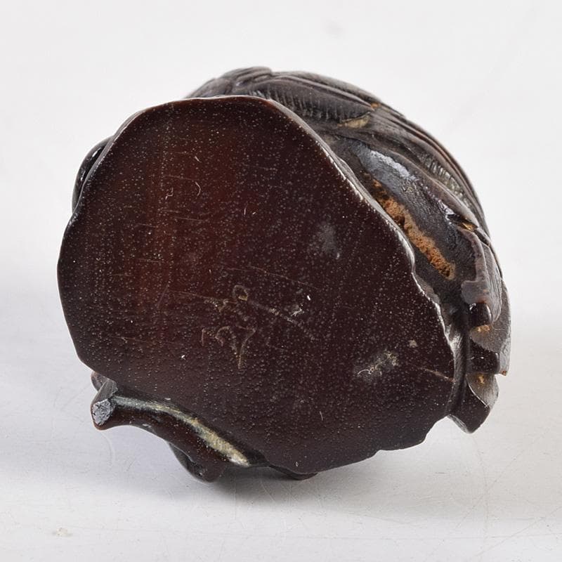 時代提げ物　唐木紫檀彫刻　鶴魚　置物　根付　C　R9308