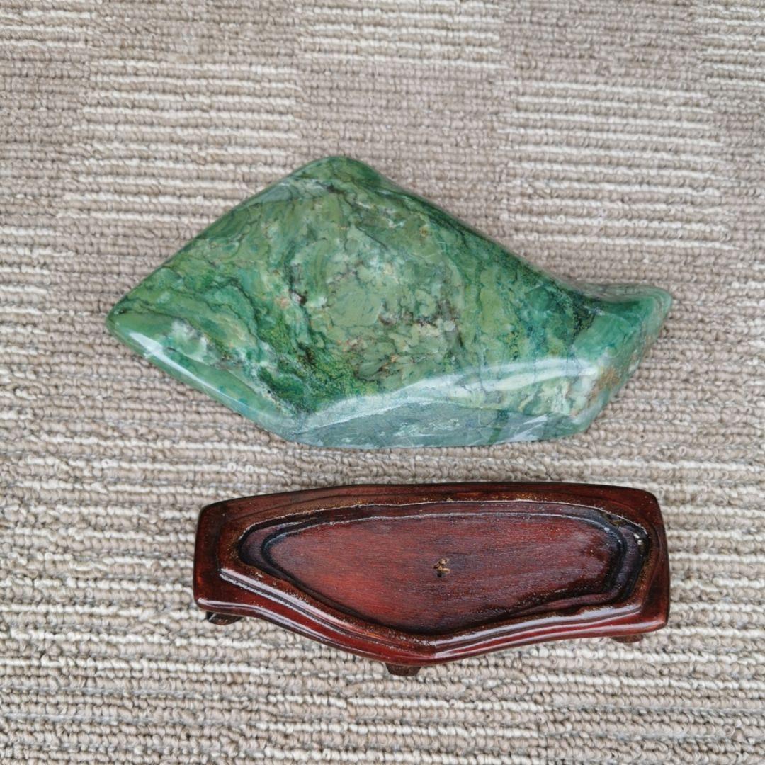 ナミビア翡翠　1.4キロ　翡翠　ヒスイ　鑑賞石　石　置物　オブジェ　インテリア